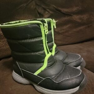 Wonder Nation Black and Neon Green Kids Snow Boots